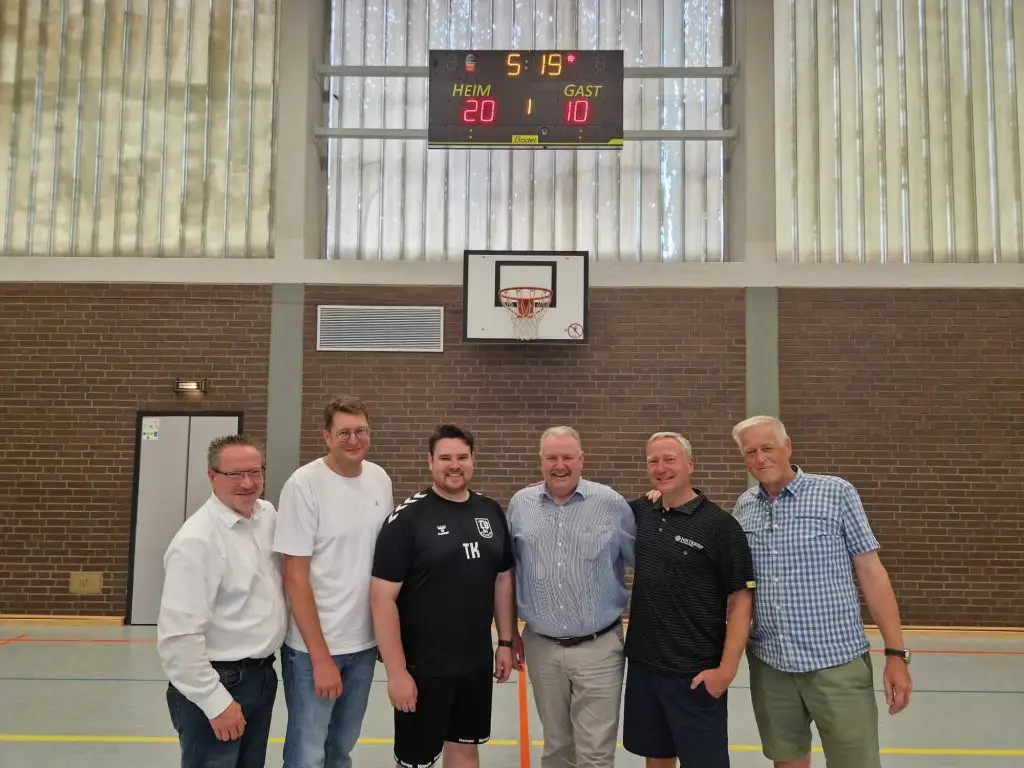 Holtkamp sponsort die Anzeigentafel